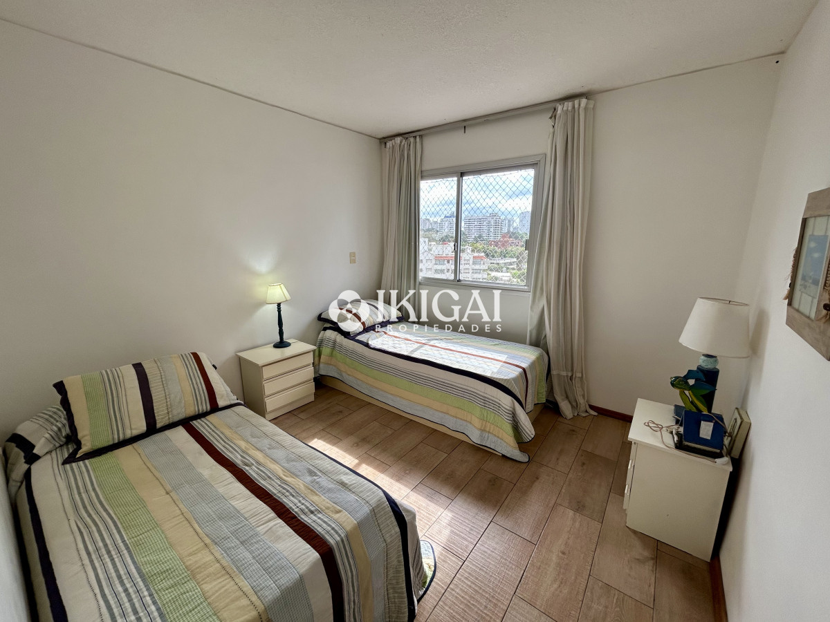 Apartamento ID.445 - VENTA DE APARTAMENTO DE 2 DORMITORIOS Y 2 BAÑOS CON SERVICIO PLAYA BRAVA, PUNTA DEL ESTE 