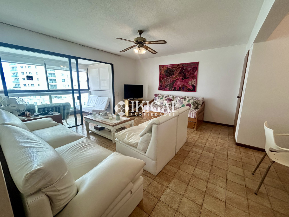 Apartamento ID.426 - VENTA DE APARTAMENTO DE 2 DORMITORIOS Y 2 BAÑOS EN PLAYA BRAVA, PUNTA DEL ESTE 