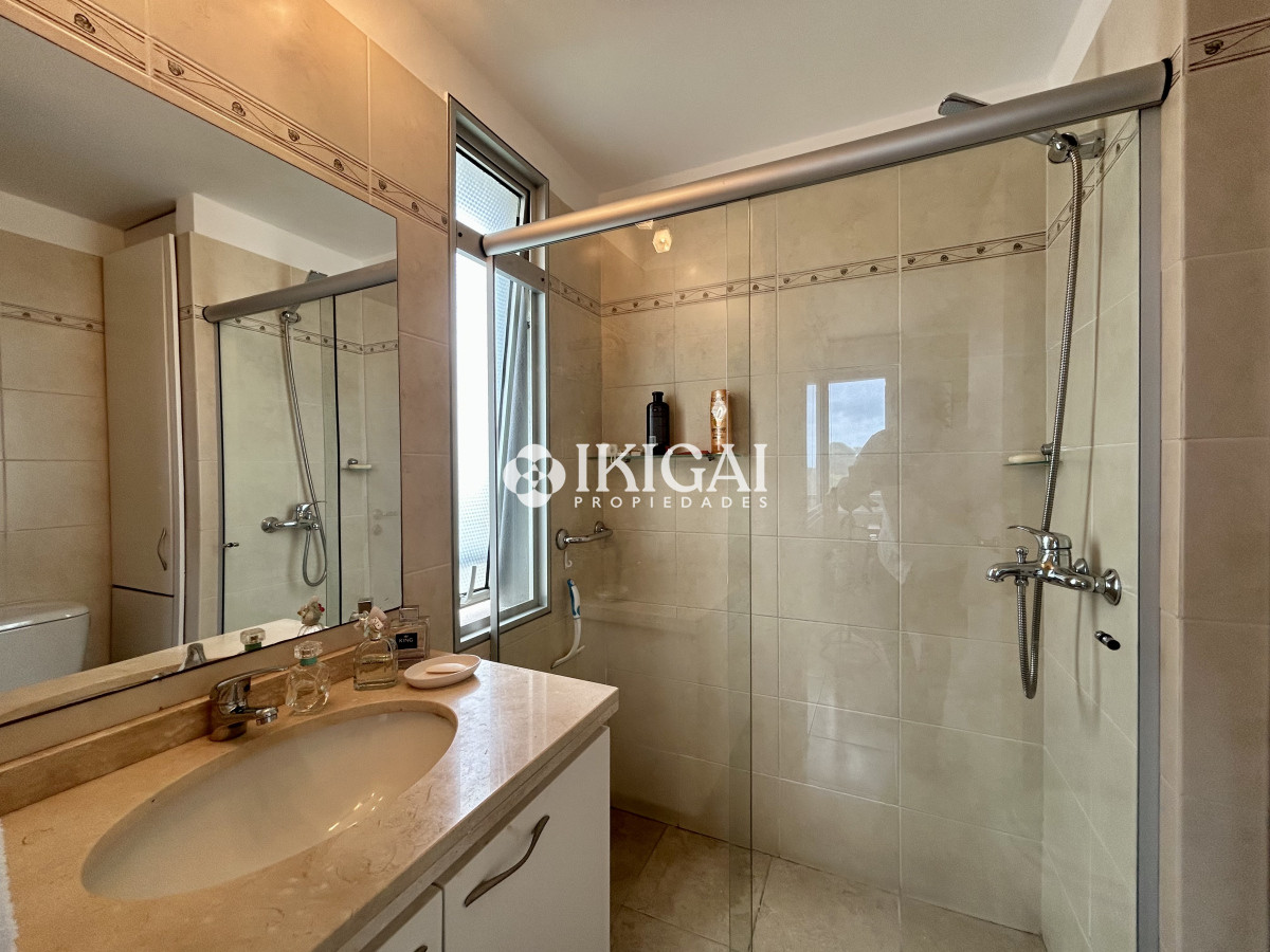 Apartamento ID.268 - VENTA DE APARTAMENTO DE 3 DORITORIOS Y 2 BAÑOS (1 SUITE) Av ROSSEVELT, PUNTA DEL ESTE 