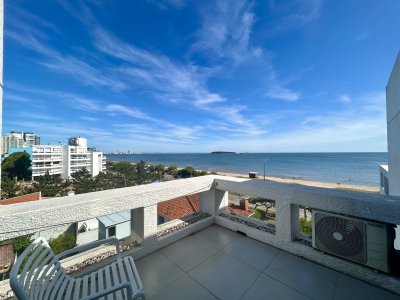 VENTA DE APARTAMENTO DE 2 DORMITORIOS Y 2 BAÑOS, PLAYA MANSA PUNTA DE ESTE 
