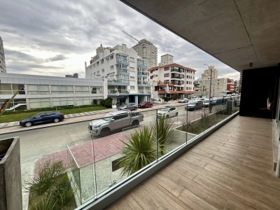 VENTA DE APARTAMENTO A ESTRENAR 2 DORMITORIOS Y 2 BAÑOS, PENINSULA PUNTA DEL ESTE 