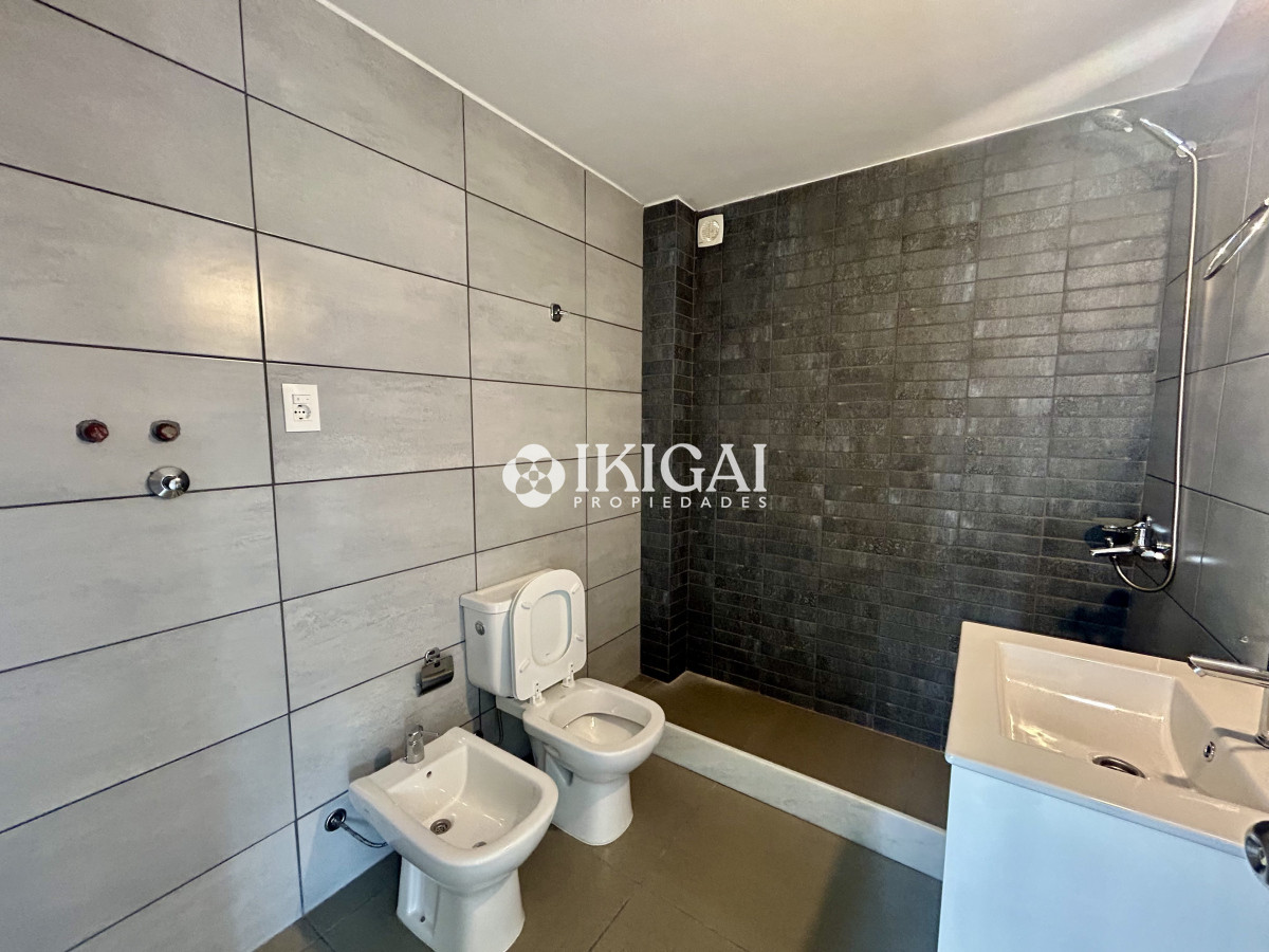 Casa ID.395 - VENTA DE CASA DE 3 DORMITORIOS Y 3 BAÑOS A ESTRENAR, PARQUE BURNETT, PINARES PUNTA DEL ESTE 