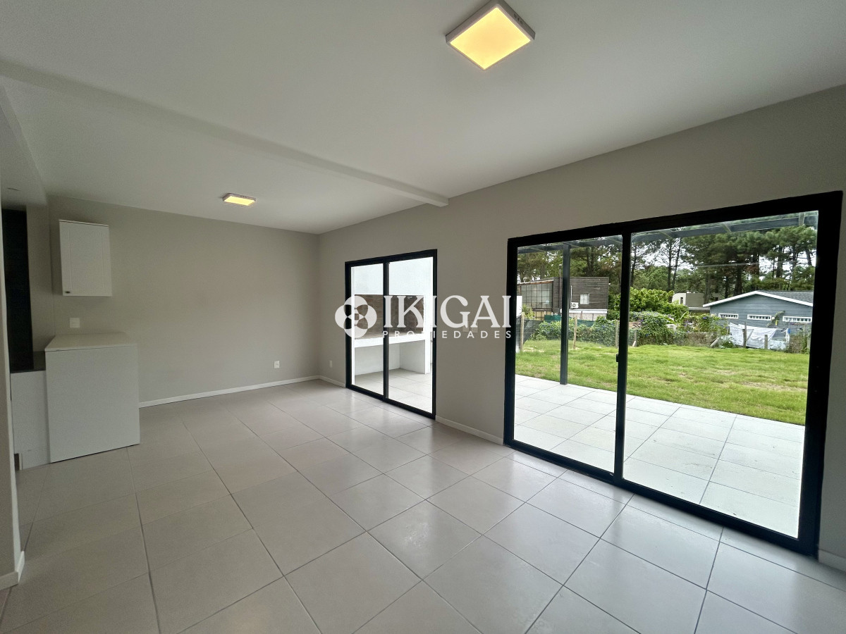 Casa ID.395 - VENTA DE CASA DE 3 DORMITORIOS Y 3 BAÑOS A ESTRENAR, PARQUE BURNETT, PINARES PUNTA DEL ESTE 