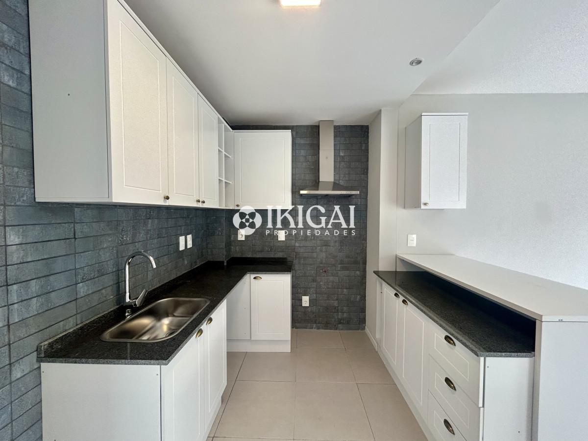 Casa ID.395 - VENTA DE CASA DE 3 DORMITORIOS Y 3 BAÑOS A ESTRENAR, PARQUE BURNETT, PINARES PUNTA DEL ESTE 