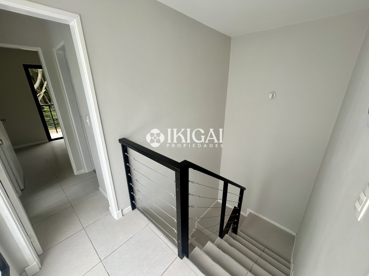 Casa ID.395 - VENTA DE CASA DE 3 DORMITORIOS Y 3 BAÑOS A ESTRENAR, PARQUE BURNETT, PINARES PUNTA DEL ESTE 