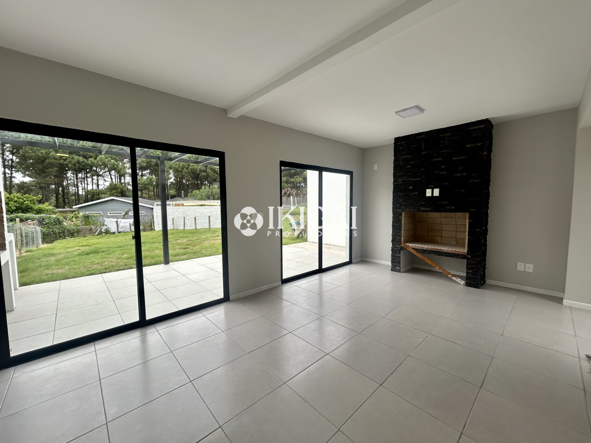 Casa ID.395 - VENTA DE CASA DE 3 DORMITORIOS Y 3 BAÑOS A ESTRENAR, PARQUE BURNETT, PINARES PUNTA DEL ESTE 