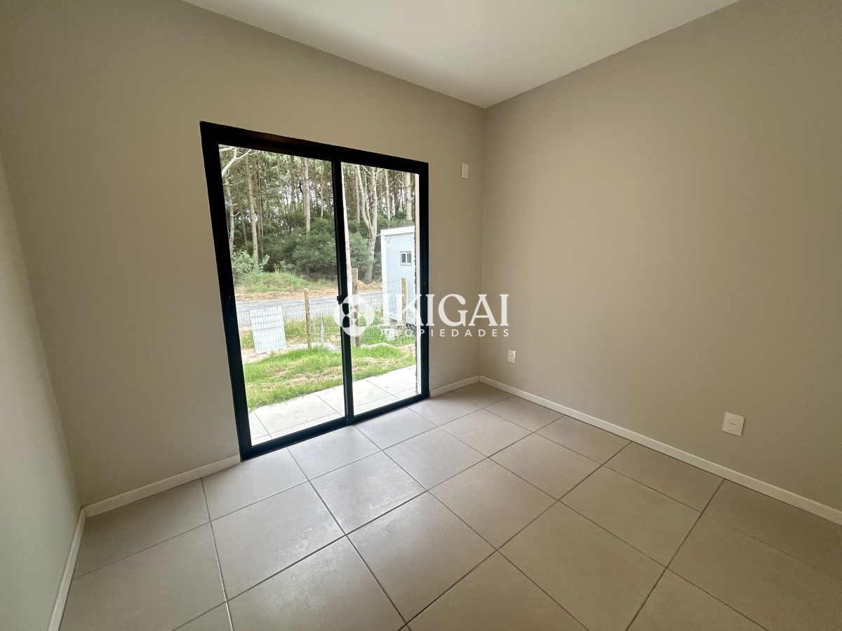 Casa ID.395 - VENTA DE CASA DE 3 DORMITORIOS Y 3 BAÑOS A ESTRENAR, PARQUE BURNETT, PINARES PUNTA DEL ESTE 