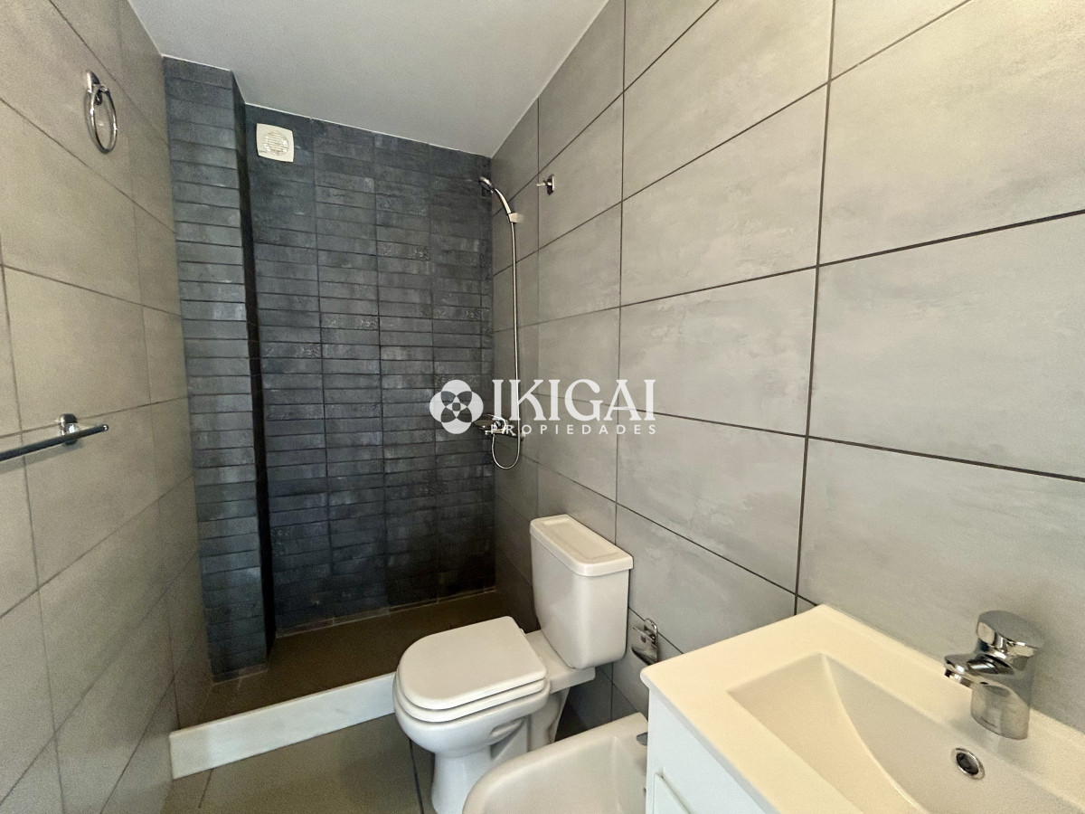 Casa ID.395 - VENTA DE CASA DE 3 DORMITORIOS Y 3 BAÑOS A ESTRENAR, PARQUE BURNETT, PINARES PUNTA DEL ESTE 