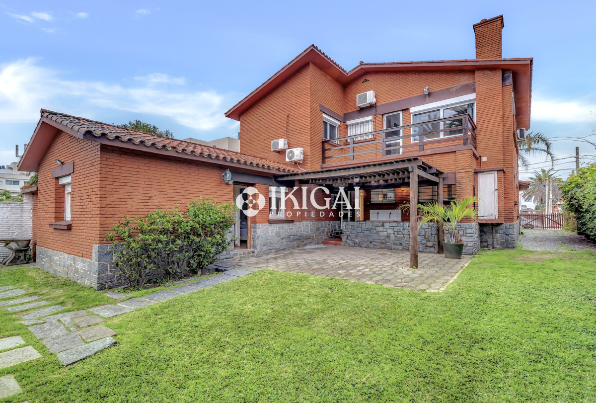 Casa ID.43 - Venta casa de 7 dormitorios y piscina en la peninsula 