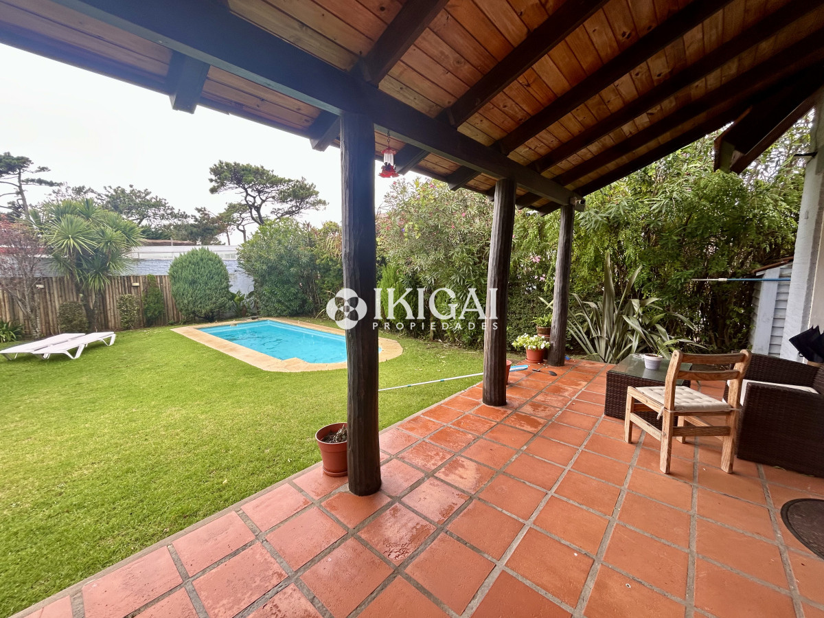 Casa ID.427 - Venta casa de 3 dormitorios y 2 baños dependencia barbacoa y piscina en rincón del indio 