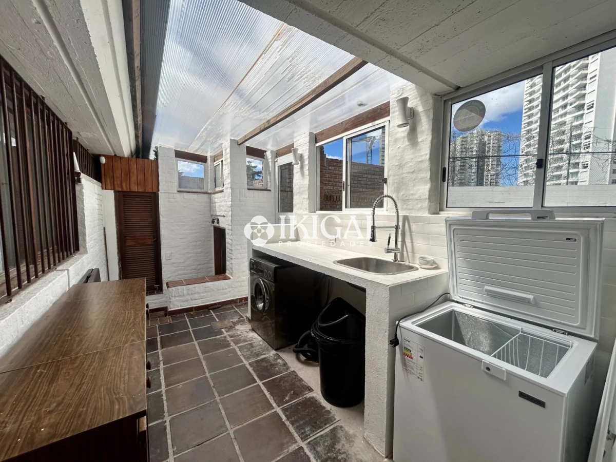 Casa ID.1042 - Venta casa en Cantegril con 4 dormitorios y 3 baños en Cantegril 