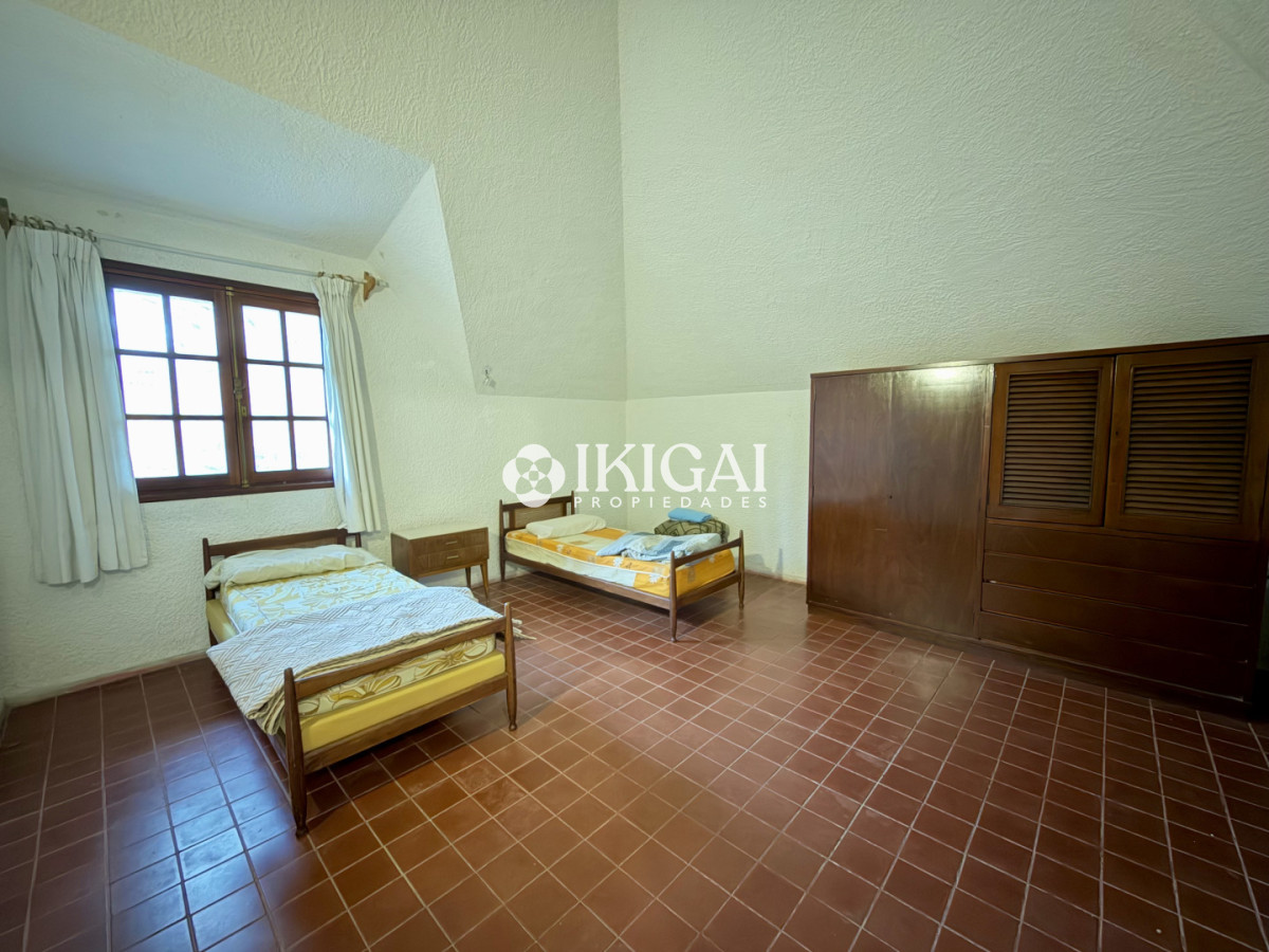 Casa ID.1147 - VENTA DE CASA EN PUNTA BALLENA 7 DORMITORIOS Y 5 BAÑOS, 