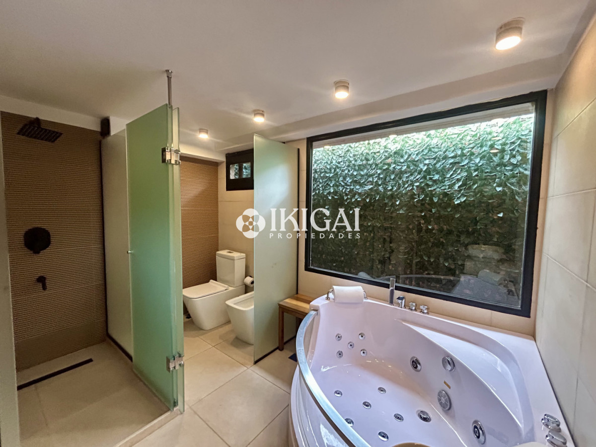 Casa ID.1042 - Venta casa en Cantegril con 4 dormitorios y 3 baños en Cantegril 