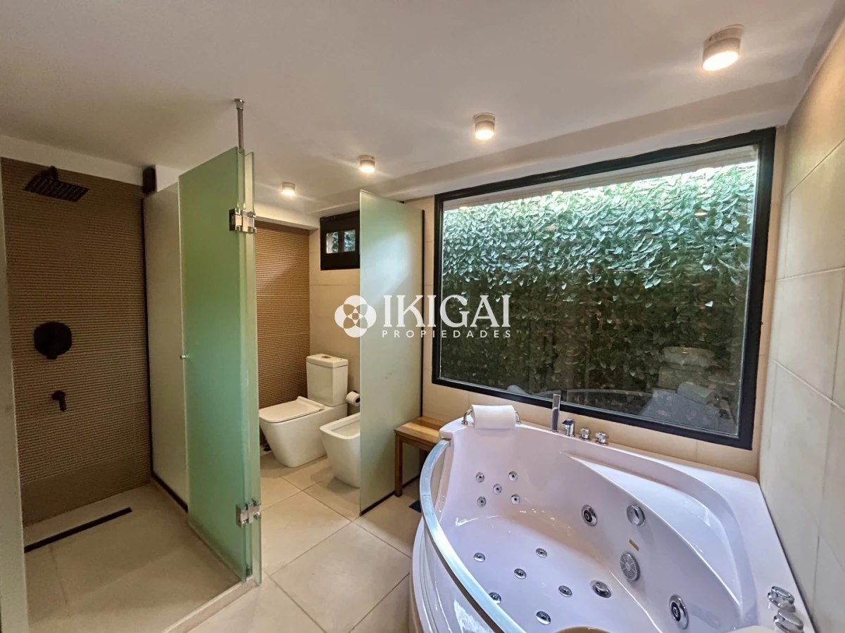 Casa ID.1042 - Venta casa en Cantegril con 4 dormitorios y 3 baños en Cantegril 