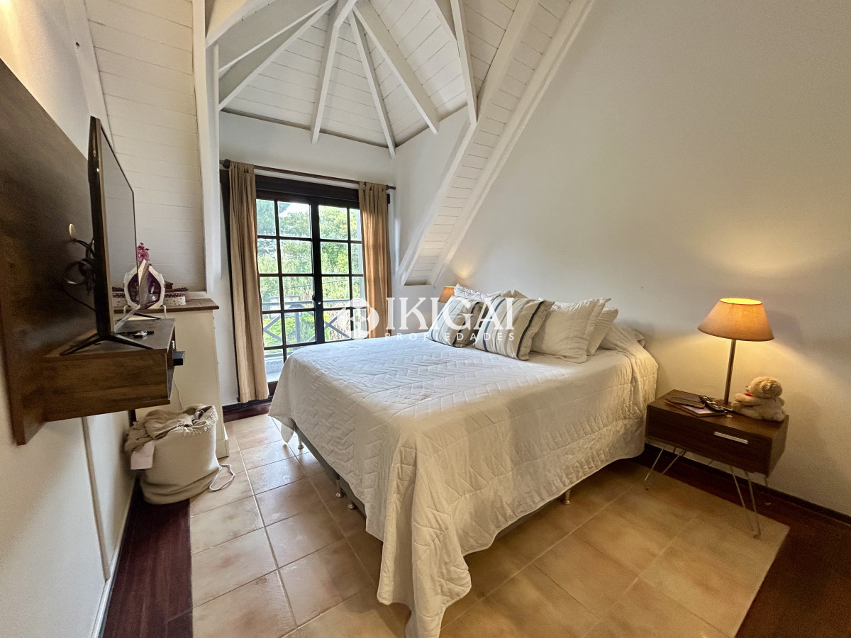Casa ID.427 - Venta casa de 3 dormitorios y 2 baños dependencia barbacoa y piscina en rincón del indio 