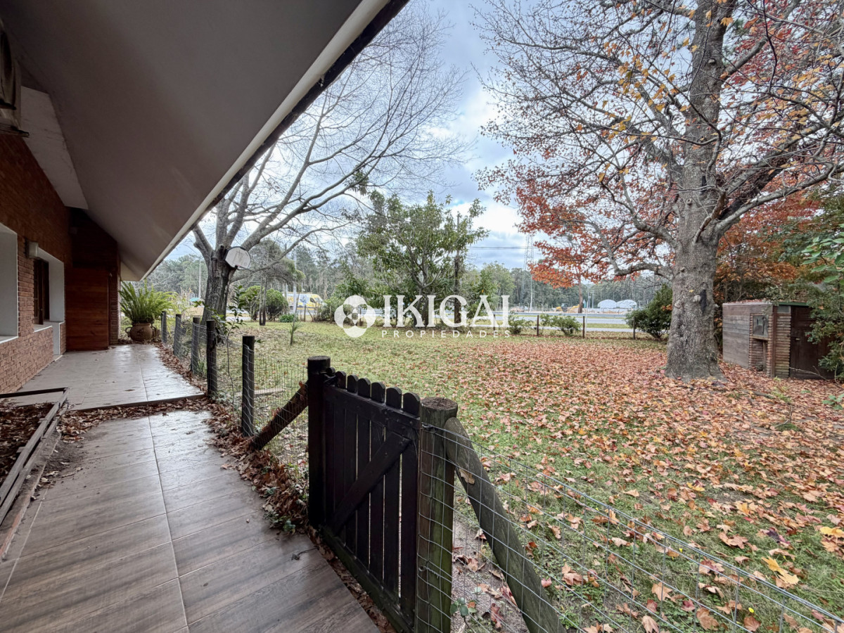 Casa ID.1147 - VENTA DE CASA EN PUNTA BALLENA 7 DORMITORIOS Y 5 BAÑOS, 