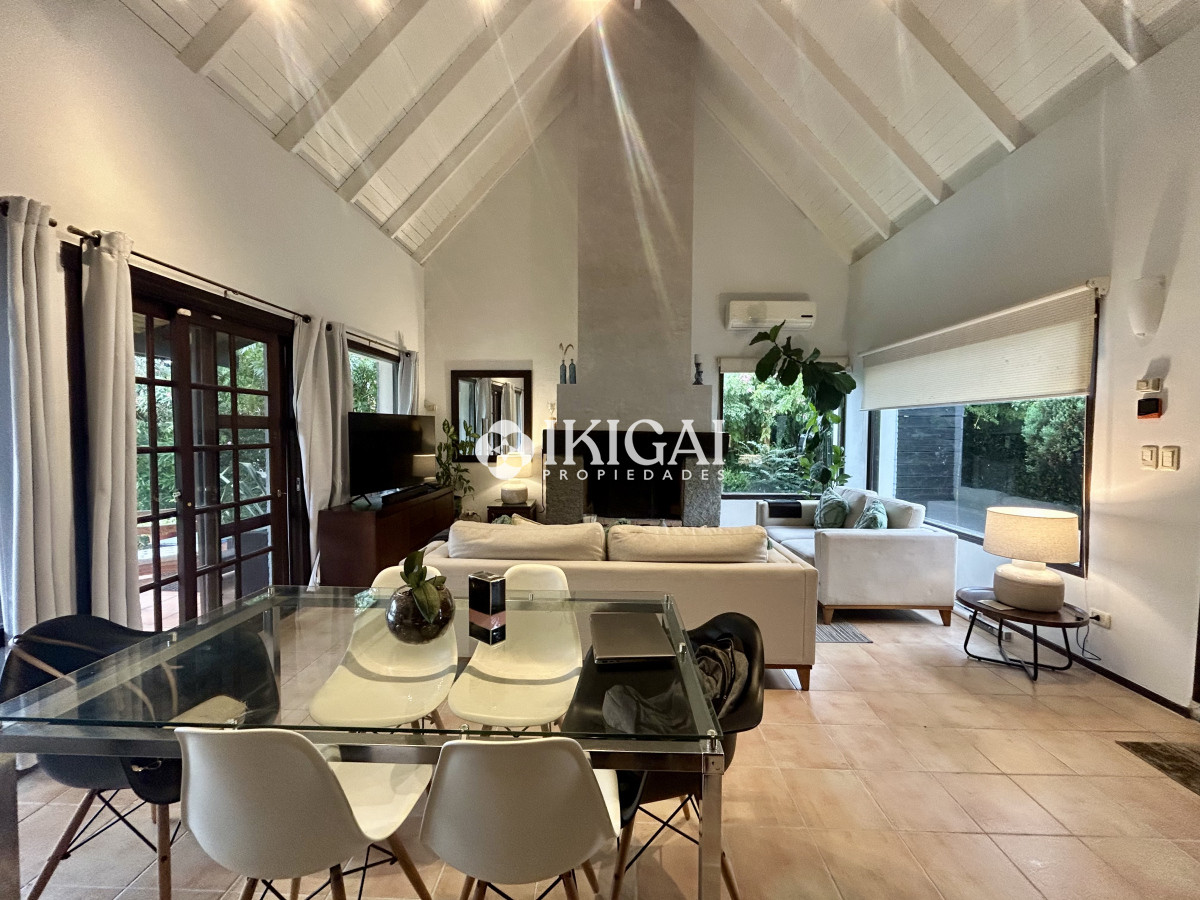 Casa ID.427 - Venta casa de 3 dormitorios y 2 baños dependencia barbacoa y piscina en rincón del indio 