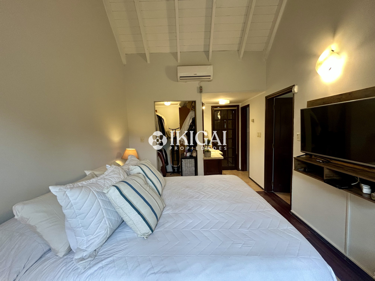 Casa ID.427 - Venta casa de 3 dormitorios y 2 baños dependencia barbacoa y piscina en rincón del indio 