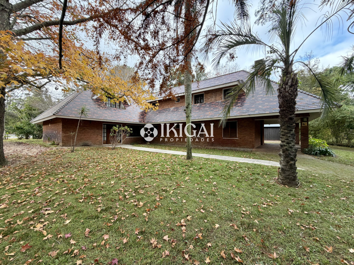 Casa ID.1147 - VENTA DE CASA EN PUNTA BALLENA 7 DORMITORIOS Y 5 BAÑOS, 