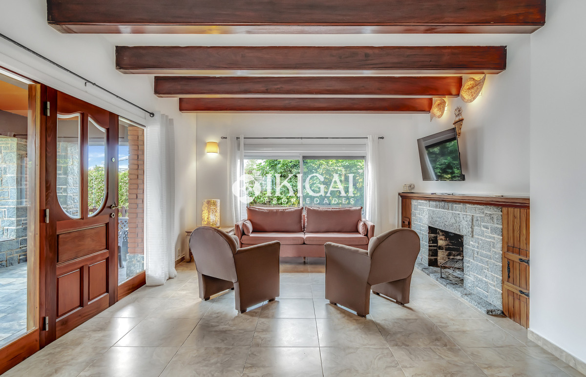 Casa ID.43 - Venta casa de 7 dormitorios y piscina en la peninsula 