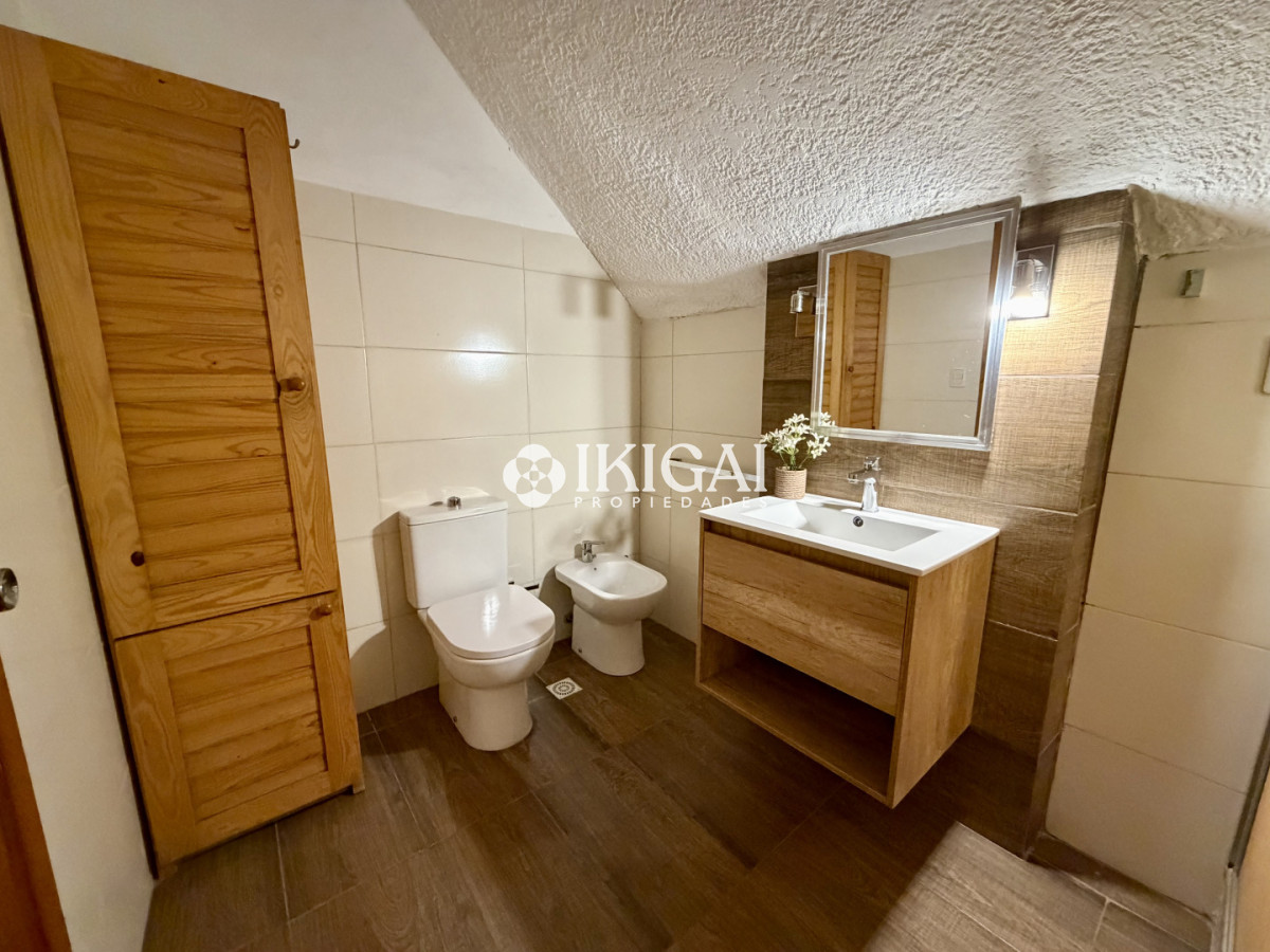 Casa ID.1147 - VENTA DE CASA EN PUNTA BALLENA 7 DORMITORIOS Y 5 BAÑOS, 