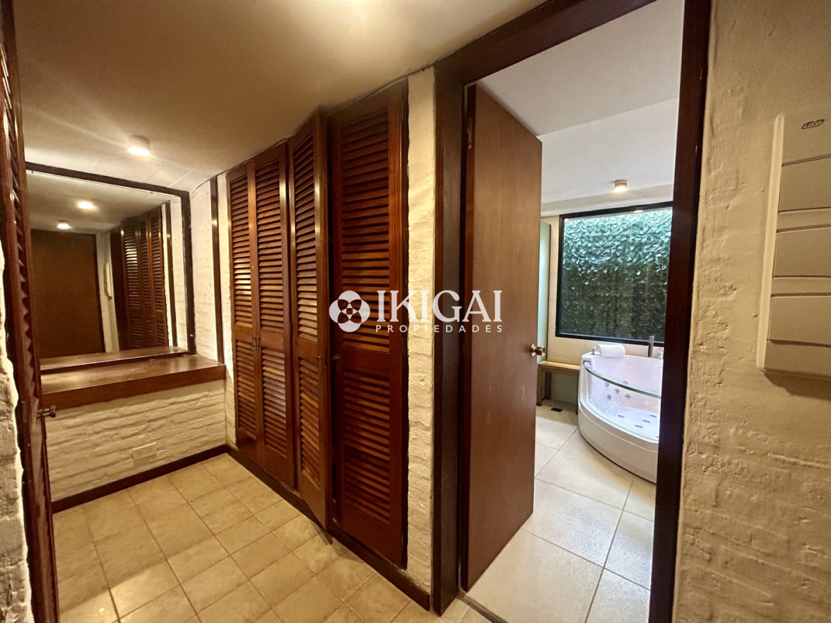 Casa ID.1042 - Venta casa en Cantegril con 4 dormitorios y 3 baños en Cantegril 