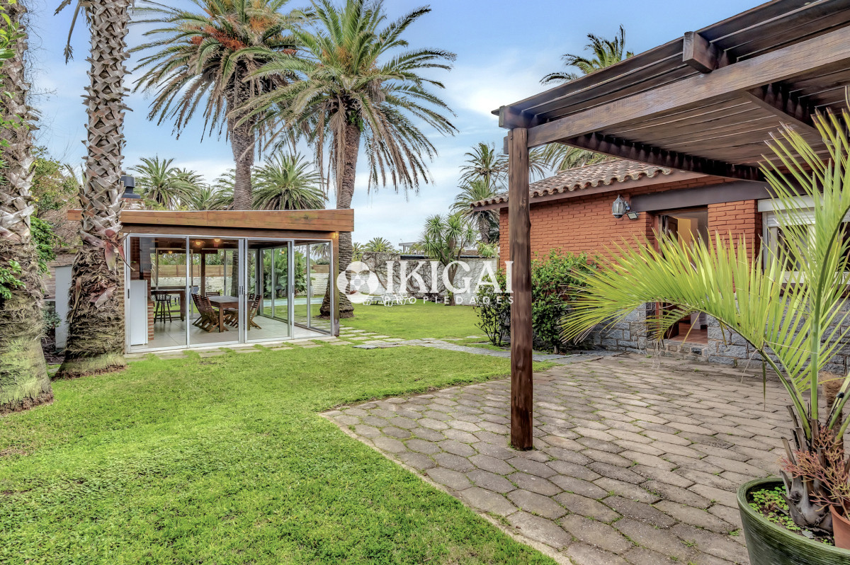 Casa ID.43 - Venta casa de 7 dormitorios y piscina en la peninsula 