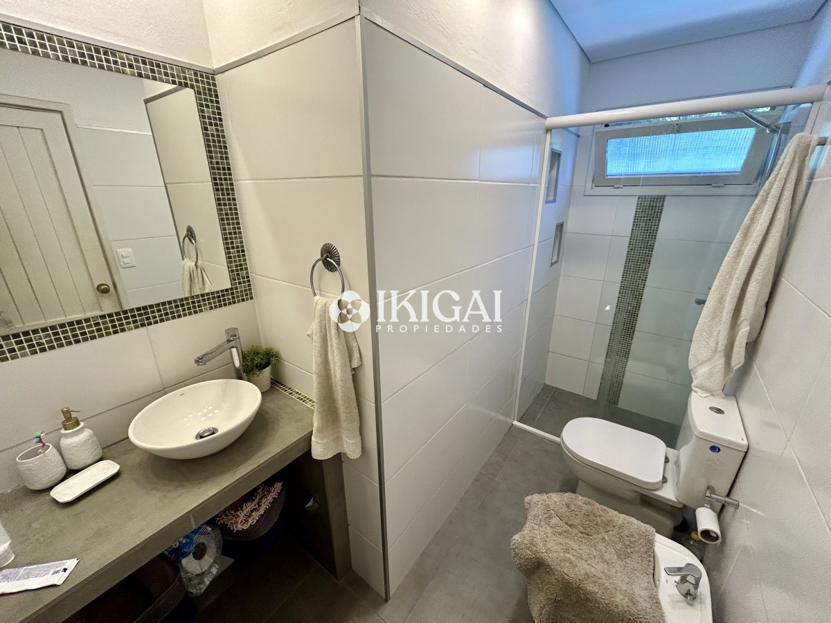 Casa ID.290 - Venta casa de 5 dormitorios y 3 baños con piscina cerca de Punta Shopping