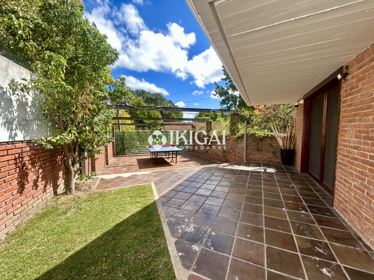 Casa ID.1042 - Venta casa en Cantegril con 4 dormitorios y 3 baños en Cantegril 