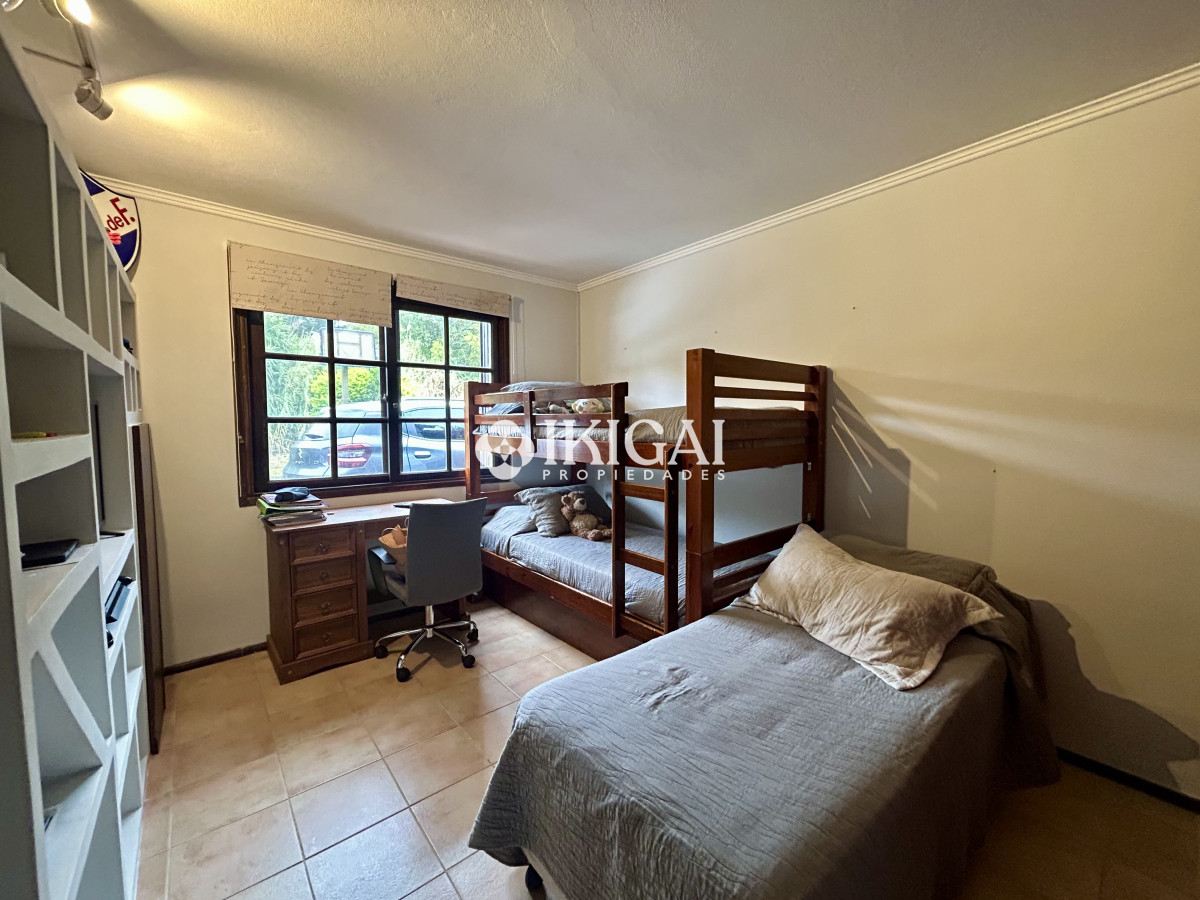 Casa ID.427 - Venta casa de 3 dormitorios y 2 baños dependencia barbacoa y piscina en rincón del indio 