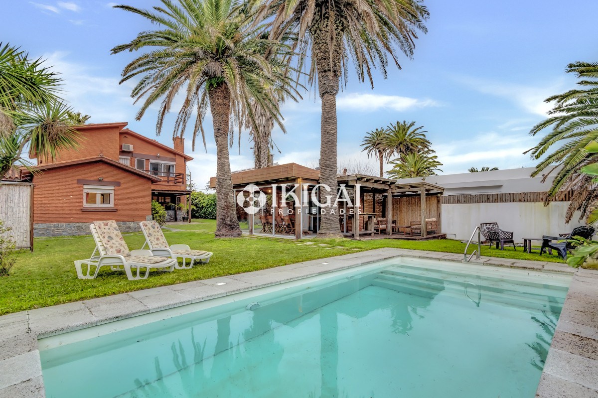 Casa ID.43 - Venta casa de 7 dormitorios y piscina en la peninsula 