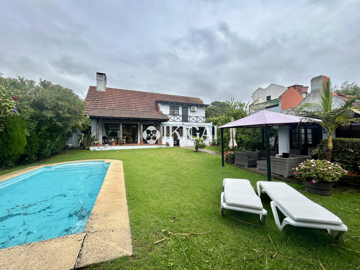 Casa ID.427 - Venta casa de 3 dormitorios y 2 baños dependencia barbacoa y piscina en rincón del indio 