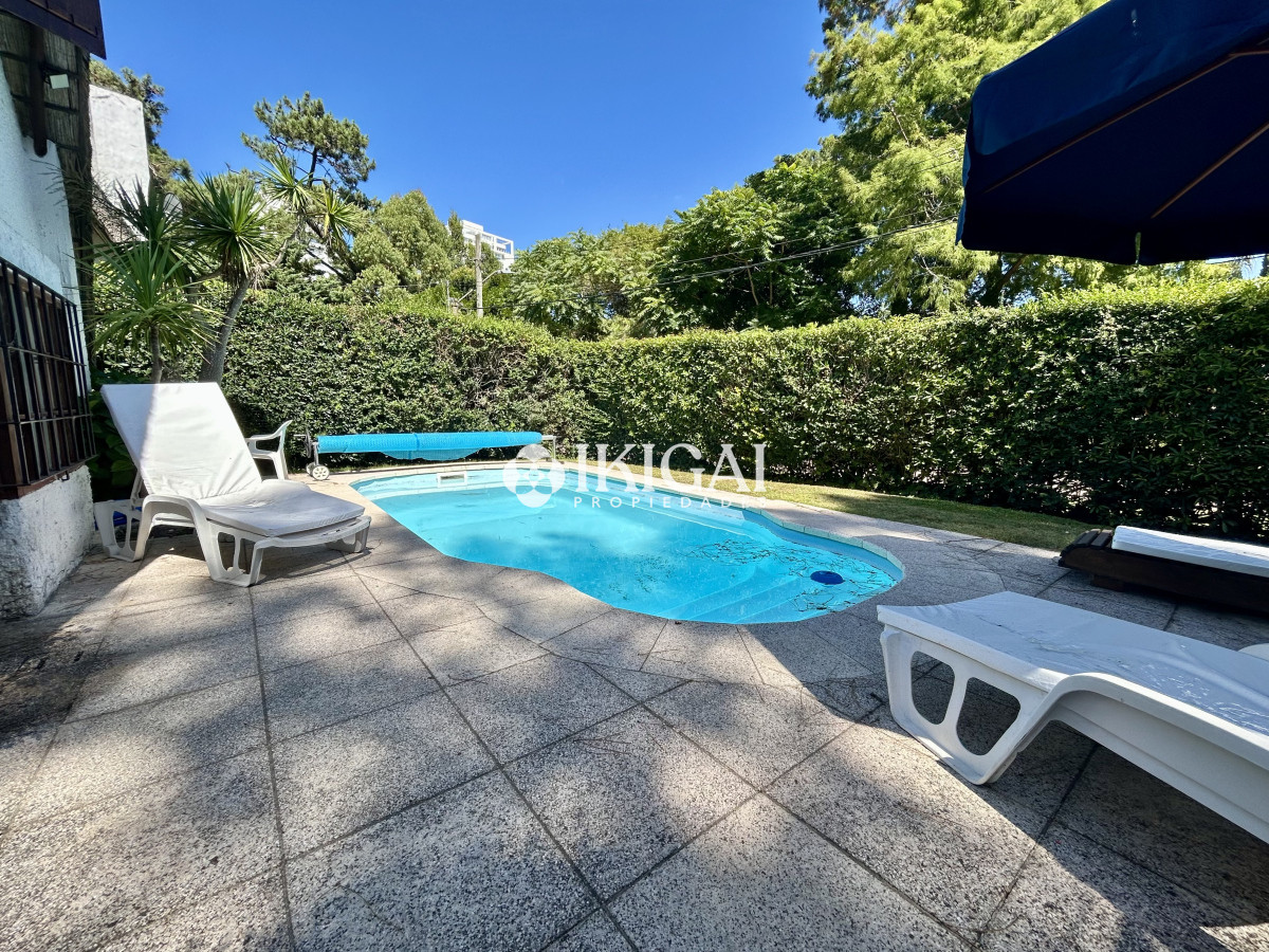 Casa ID.290 - Venta casa de 5 dormitorios y 3 baños con piscina cerca de Punta Shopping