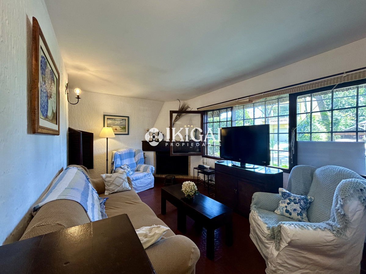 Casa ID.290 - Venta casa de 5 dormitorios y 3 baños con piscina cerca de Punta Shopping