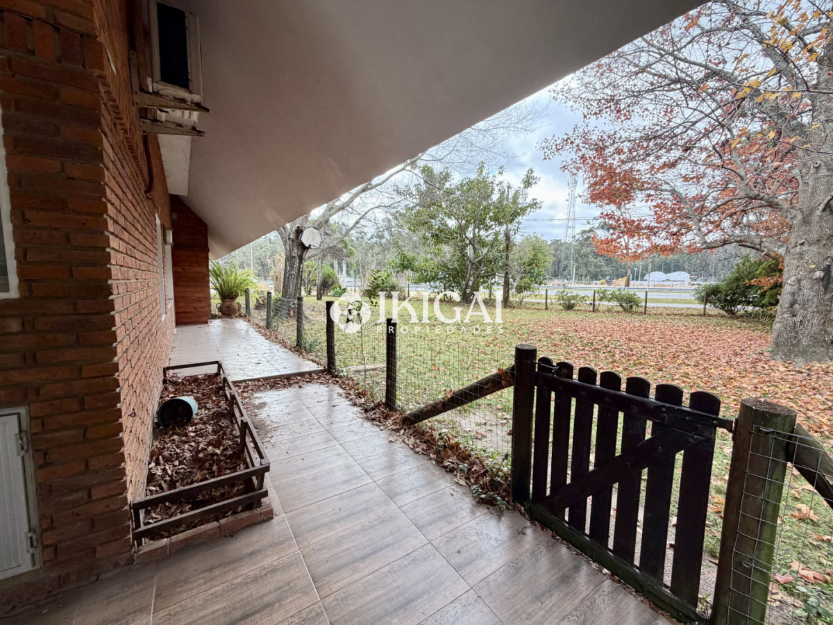 Casa ID.1147 - VENTA DE CASA EN PUNTA BALLENA 7 DORMITORIOS Y 5 BAÑOS, 