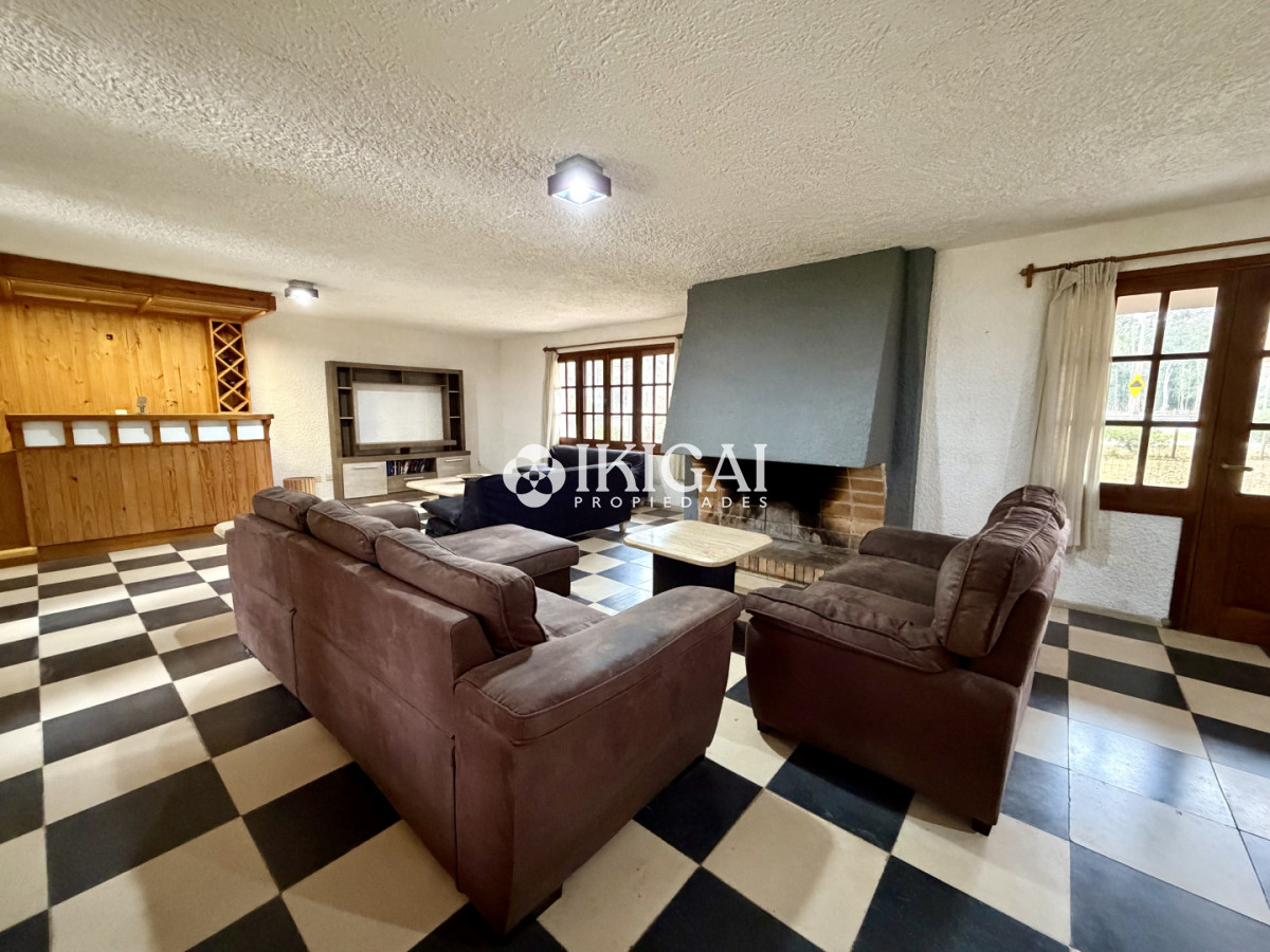 Casa ID.1147 - VENTA DE CASA EN PUNTA BALLENA 7 DORMITORIOS Y 5 BAÑOS, 