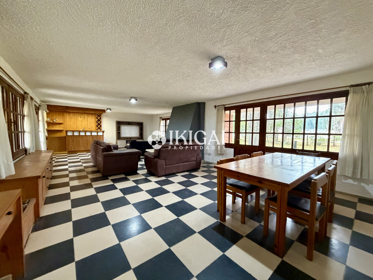 Casa ID.1147 - VENTA DE CASA EN PUNTA BALLENA 7 DORMITORIOS Y 5 BAÑOS, 