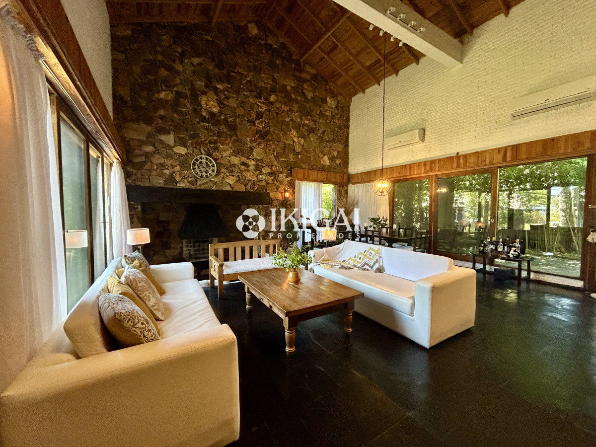 Casa ID.126 - VENTA DE CASA DE 3 DORMITORIOS Y 2 BAÑOS, CANTEGRIL PUNTA DEL ESTE 