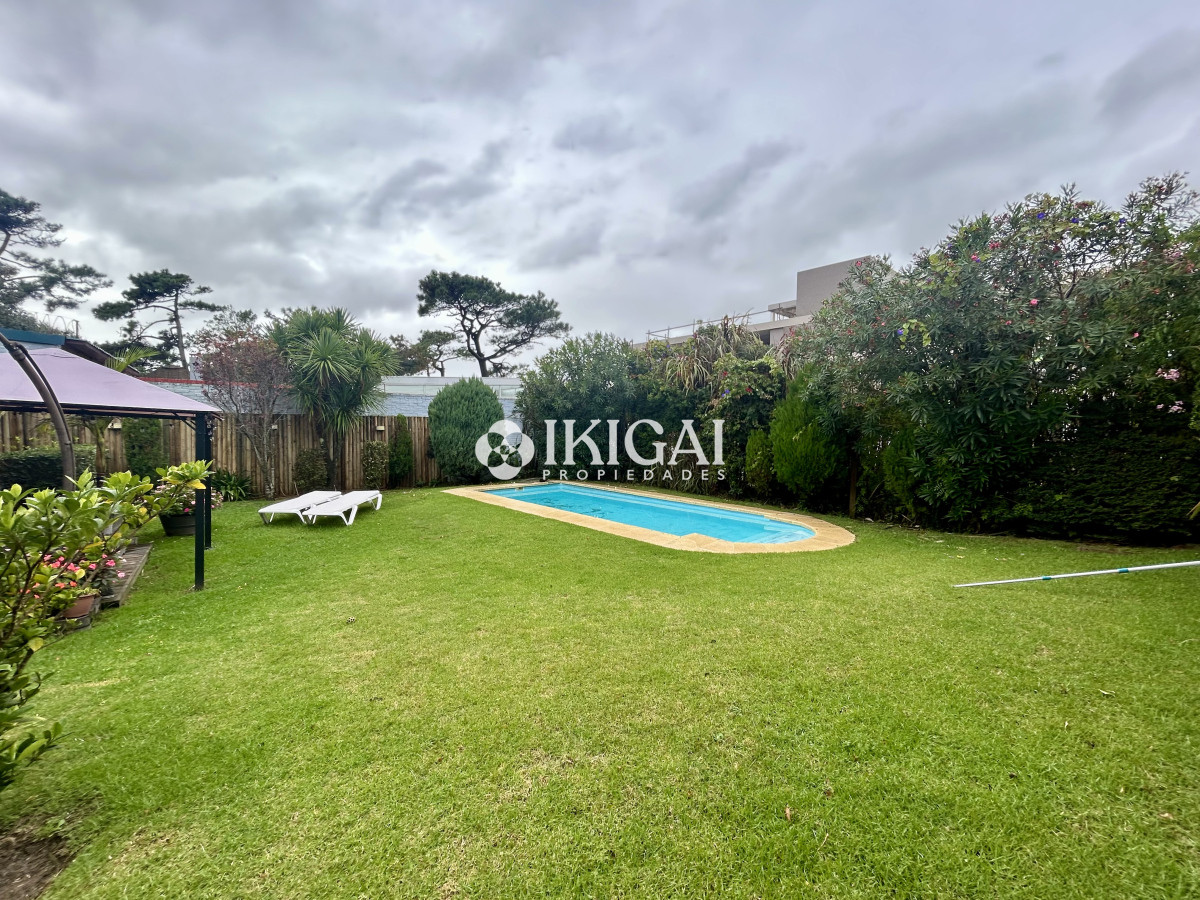 Casa ID.427 - Venta casa de 3 dormitorios y 2 baños dependencia barbacoa y piscina en rincón del indio 