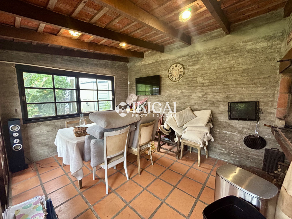Casa ID.427 - Venta casa de 3 dormitorios y 2 baños dependencia barbacoa y piscina en rincón del indio 