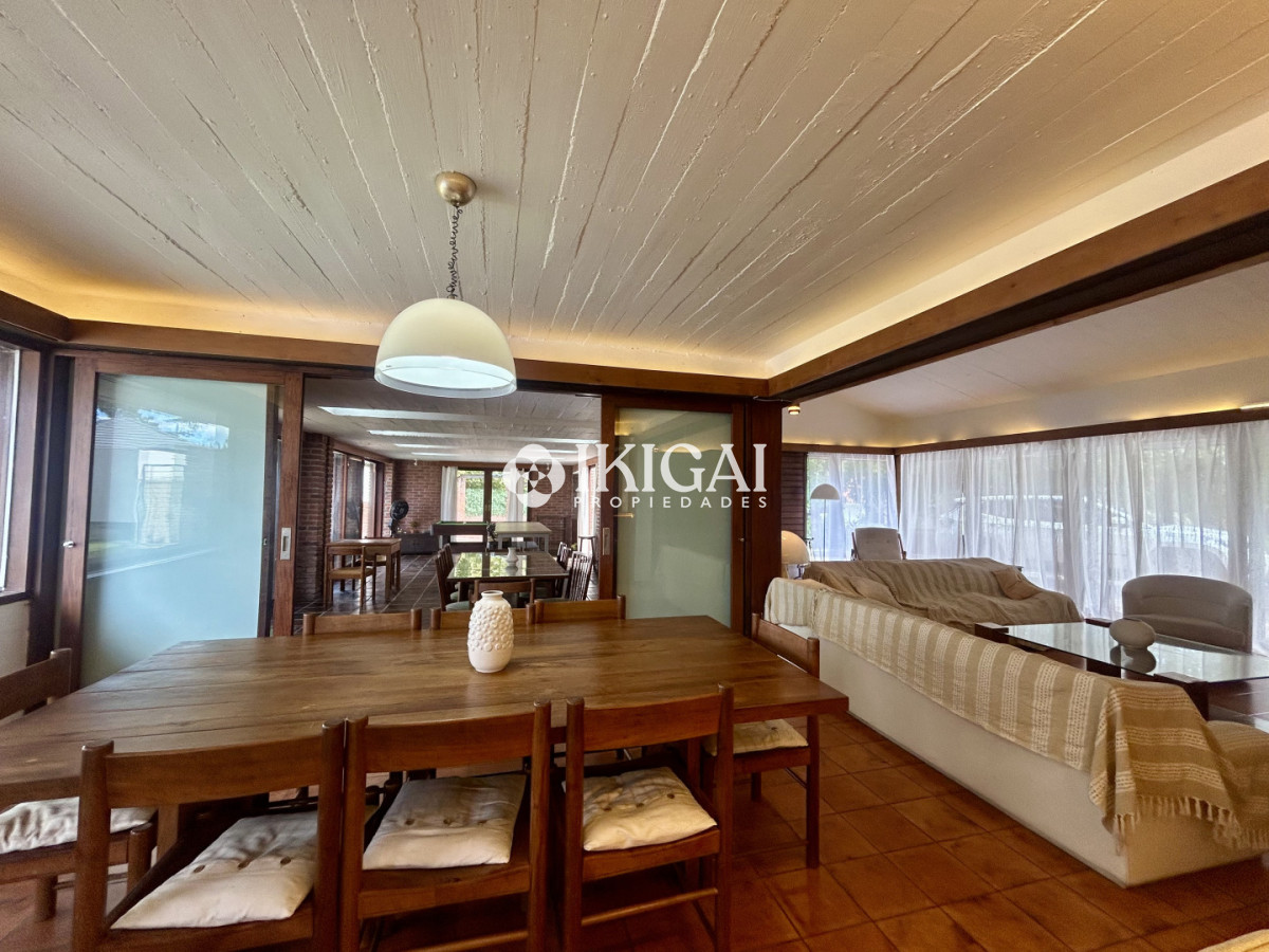 Casa ID.1042 - Venta casa en Cantegril con 4 dormitorios y 3 baños en Cantegril 