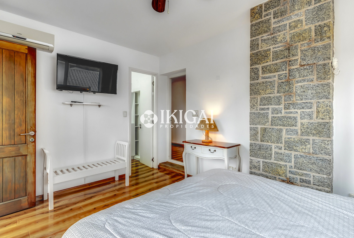 Casa ID.43 - Venta casa de 7 dormitorios y piscina en la peninsula 