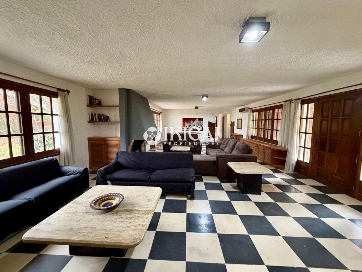Casa ID.1147 - VENTA DE CASA EN PUNTA BALLENA 7 DORMITORIOS Y 5 BAÑOS, 