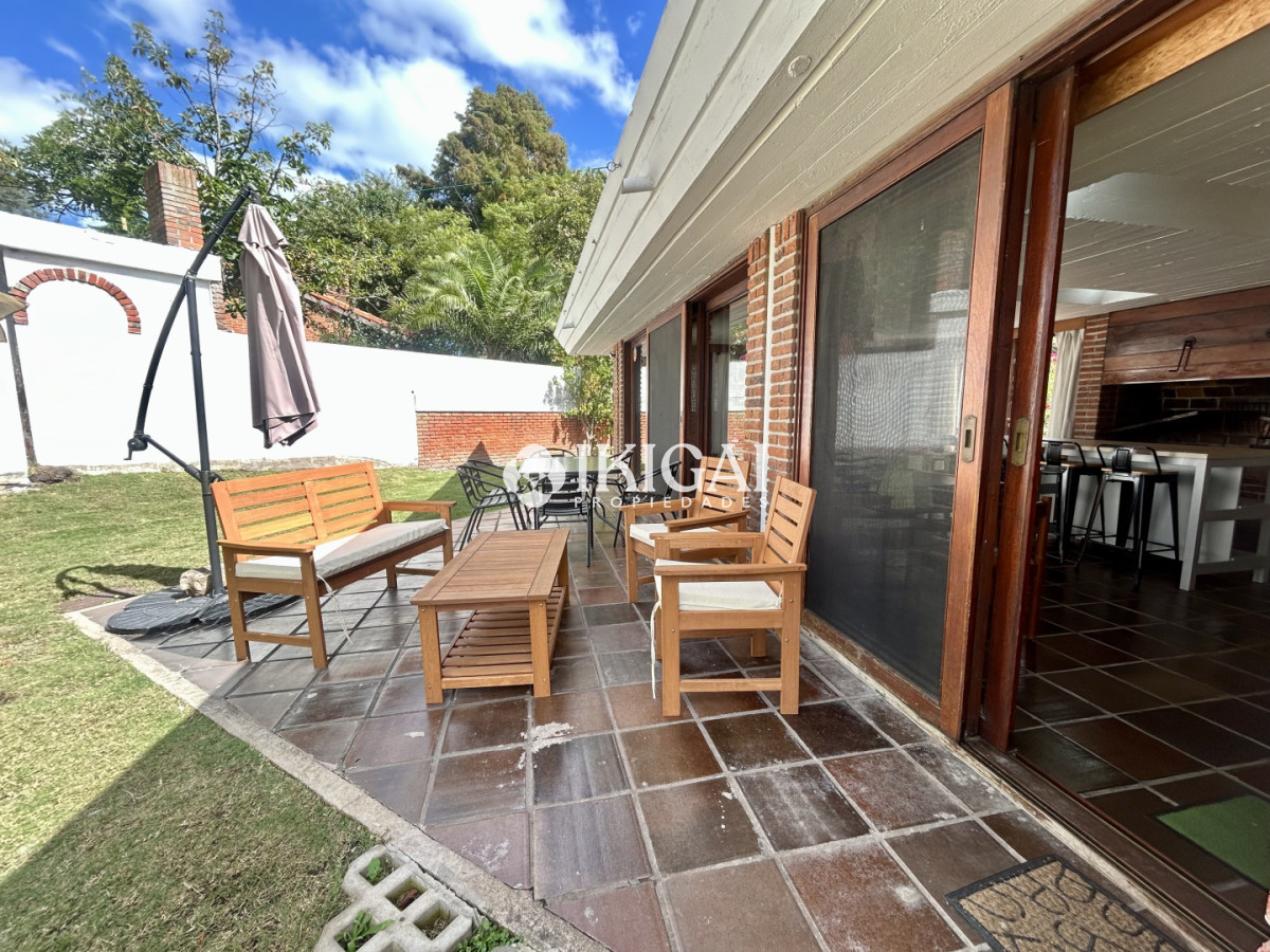 Casa ID.1042 - Venta casa en Cantegril con 4 dormitorios y 3 baños en Cantegril 