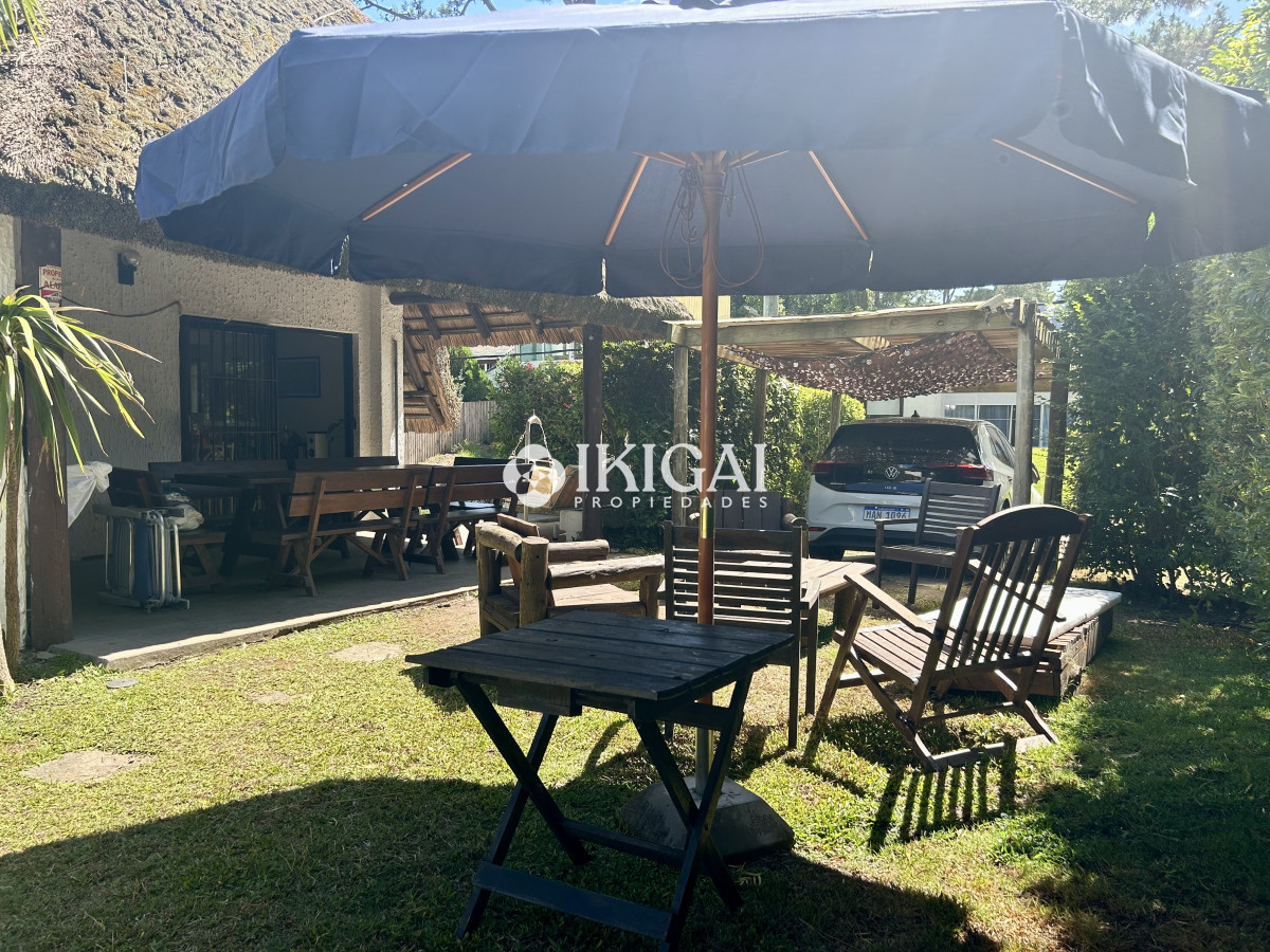 Casa ID.290 - Venta casa de 5 dormitorios y 3 baños con piscina cerca de Punta Shopping