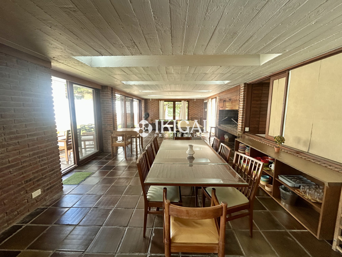 Casa ID.1042 - Venta casa en Cantegril con 4 dormitorios y 3 baños en Cantegril 