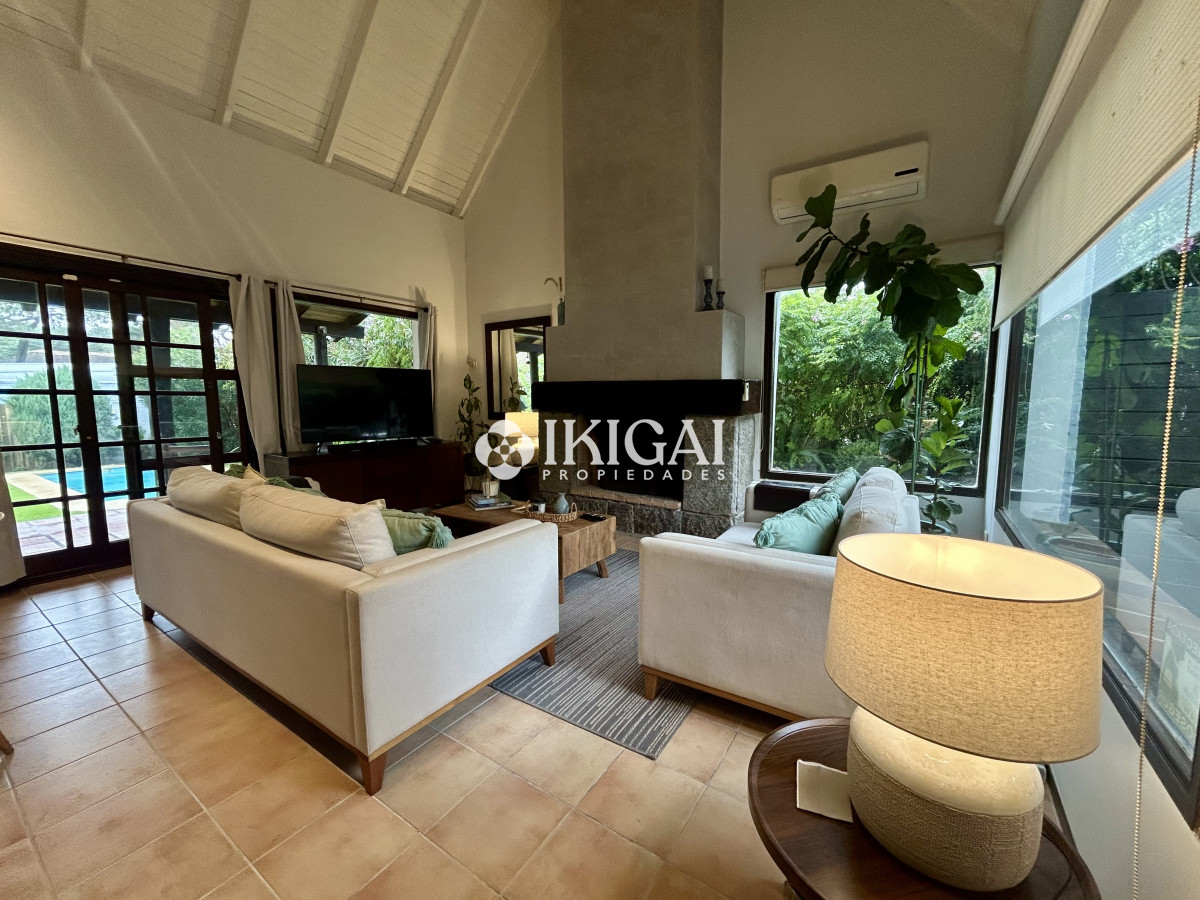 Casa ID.427 - Venta casa de 3 dormitorios y 2 baños dependencia barbacoa y piscina en rincón del indio 