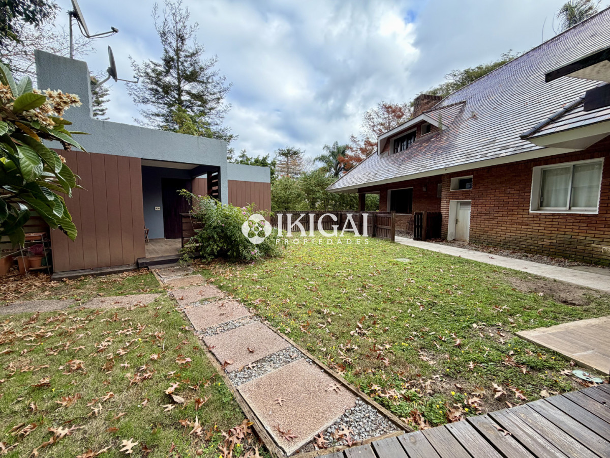 Casa ID.1147 - VENTA DE CASA EN PUNTA BALLENA 7 DORMITORIOS Y 5 BAÑOS, 