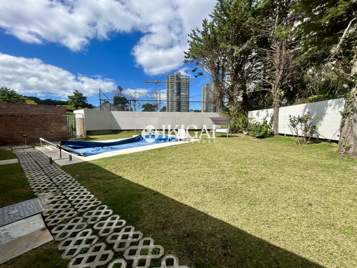 Casa ID.1042 - Venta casa en Cantegril con 4 dormitorios y 3 baños en Cantegril 