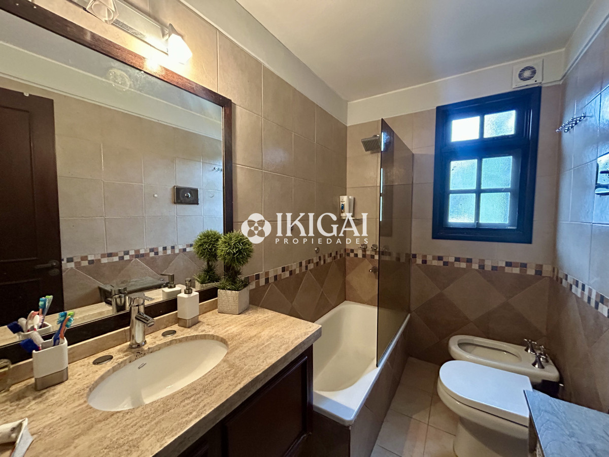 Casa ID.427 - Venta casa de 3 dormitorios y 2 baños dependencia barbacoa y piscina en rincón del indio 